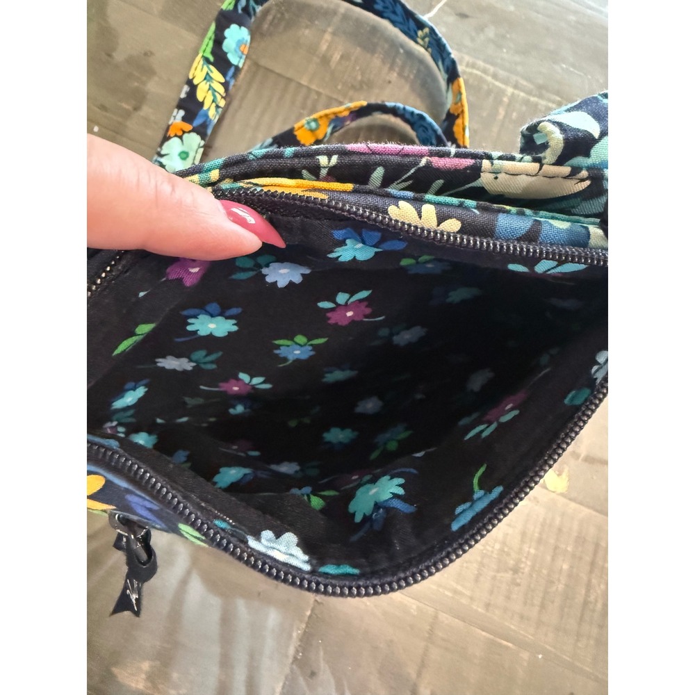 Vera Bradley Midnight Blues Floral Quilted Cotton Crossbody Bag with ID‎ Window - Picture 5 of 5
